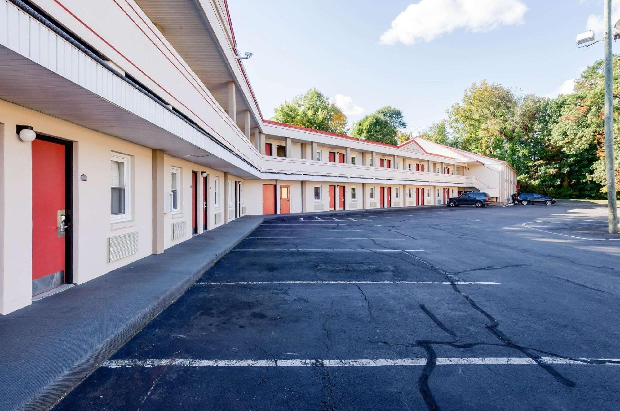 Econo Lodge West Springfield Eksteriør bilde